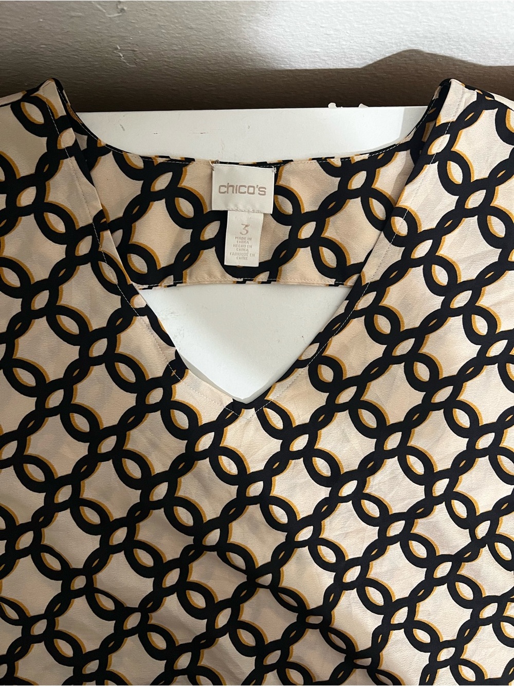 Chico's Status Frame Cutout Tunic Blouse Size 3 - Picture 6 of 9